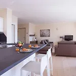 Ossuccio Grande C With Pool Sleeps 12 By Italian Dom wakacyjny *