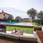 Ossuccio Grande C With Pool Sleeps 12 By Italian Dom wakacyjny