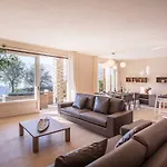 Dom wakacyjny Ossuccio Grande C With Pool Sleeps 12 By Italian Como
