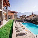 Dom wakacyjny Ossuccio Grande C With Pool Sleeps 12 By Italian