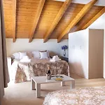Dom wakacyjny Ossuccio Grande C With Pool Sleeps 12 By Italian