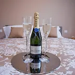 Dom wakacyjny Ossuccio Grande C With Pool Sleeps 12 By Italian