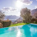 Dom wakacyjny Ossuccio Grande C With Pool Sleeps 12 By Italian *