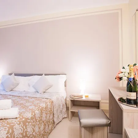 펜션 Ossuccio Grande C With Pool Sleeps 12 By Italian 코모