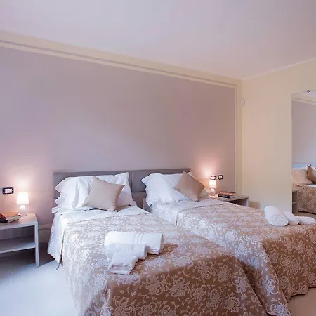 Ossuccio Grande C With Pool Sleeps 12 By Italian * 코모