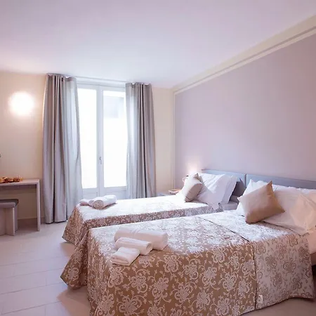 Ossuccio Grande C With Pool Sleeps 12 By Italian * 코모