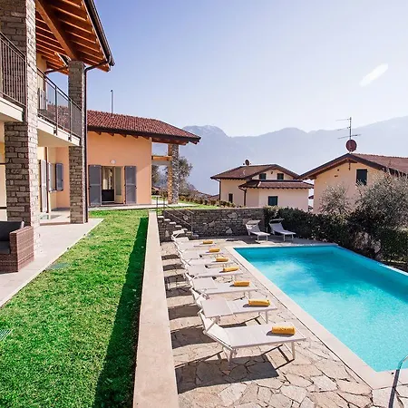펜션 Ossuccio Grande C With Pool Sleeps 12 By Italian