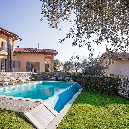 펜션 Ossuccio Grande C With Pool Sleeps 12 By Italian