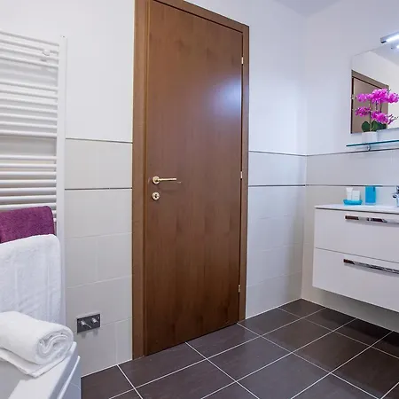 Ossuccio Grande C With Pool Sleeps 12 By Italian 코모