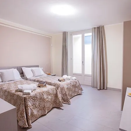 Donagh- With Pool Sleeps 12 By Italian *