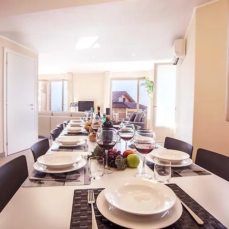 펜션 Ossuccio Grande C With Pool Sleeps 12 By Italian 코모