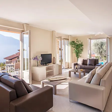 펜션 Ossuccio Grande C With Pool Sleeps 12 By Italian *