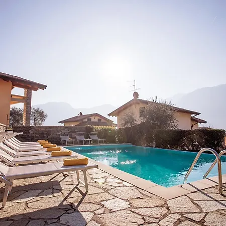 펜션 Ossuccio Grande C With Pool Sleeps 12 By Italian 코모