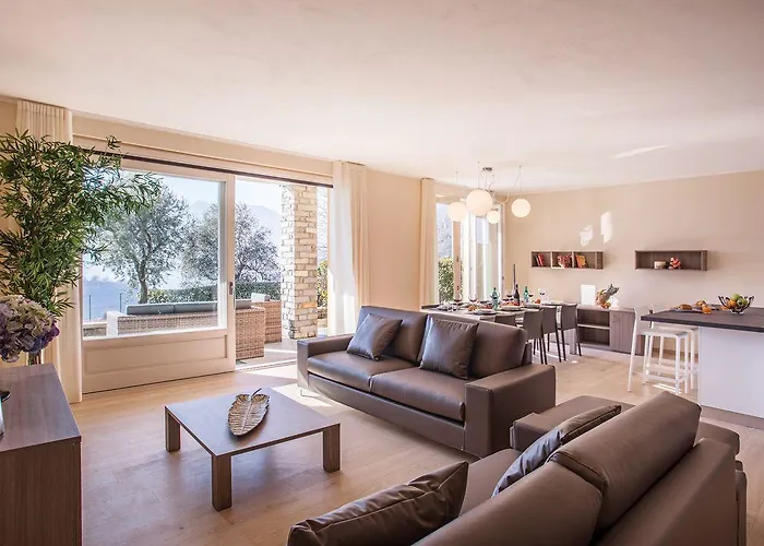 Σπίτι διακοπών Ossuccio Grande C With Pool Sleeps 12 By Italian Όπως