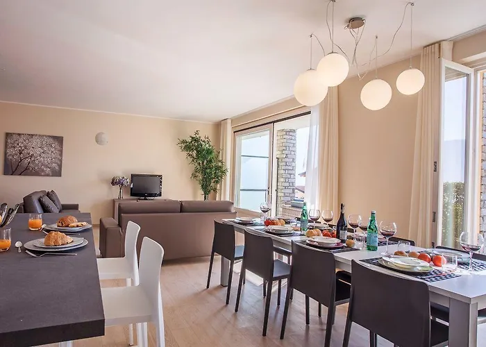 Σπίτι διακοπών Ossuccio Grande C With Pool Sleeps 12 By Italian *