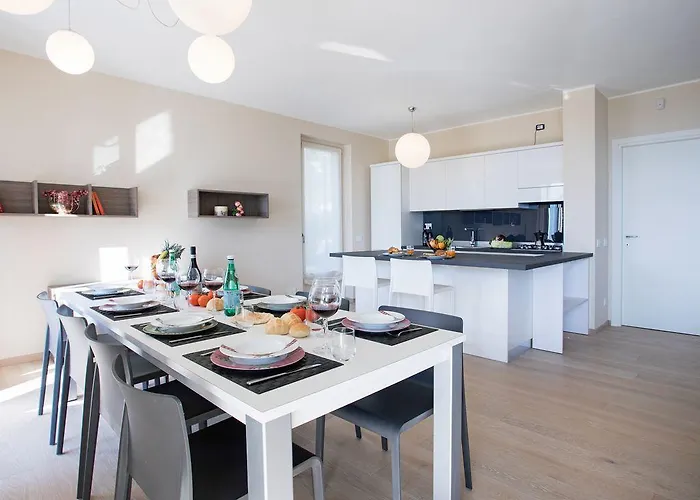 Σπίτι διακοπών Ossuccio Grande C With Pool Sleeps 12 By Italian *