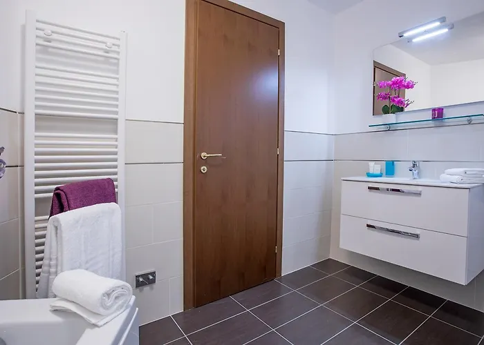 Ossuccio Grande C With Pool Sleeps 12 By Italian Όπως