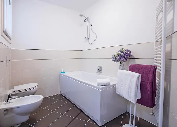 Σπίτι διακοπών Ossuccio Grande C With Pool Sleeps 12 By Italian *